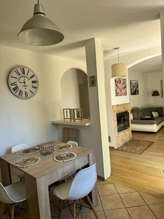 Four-Bedroom House in Trélissac, Périgord Blanc