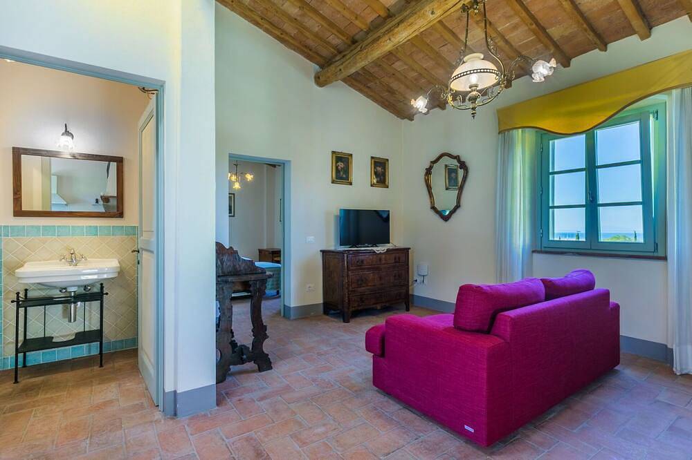 Apartamento entero, Precioso apartamento con piscina, A/C, Wifi, Tv, patio, mascotas permitida y vista panorámica in Castiglioncello, Costa Etrusca