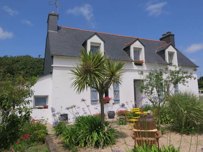 Gîte pour 6 personnes, avec Terrasse ainsi que Jardin et Vue à Yvias