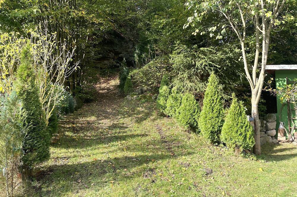 Gemütliche Waldhütte am Bergbach im Sächsischen Schweiz mit großem Garten in Hohnstein, Elbsandsteingebirge