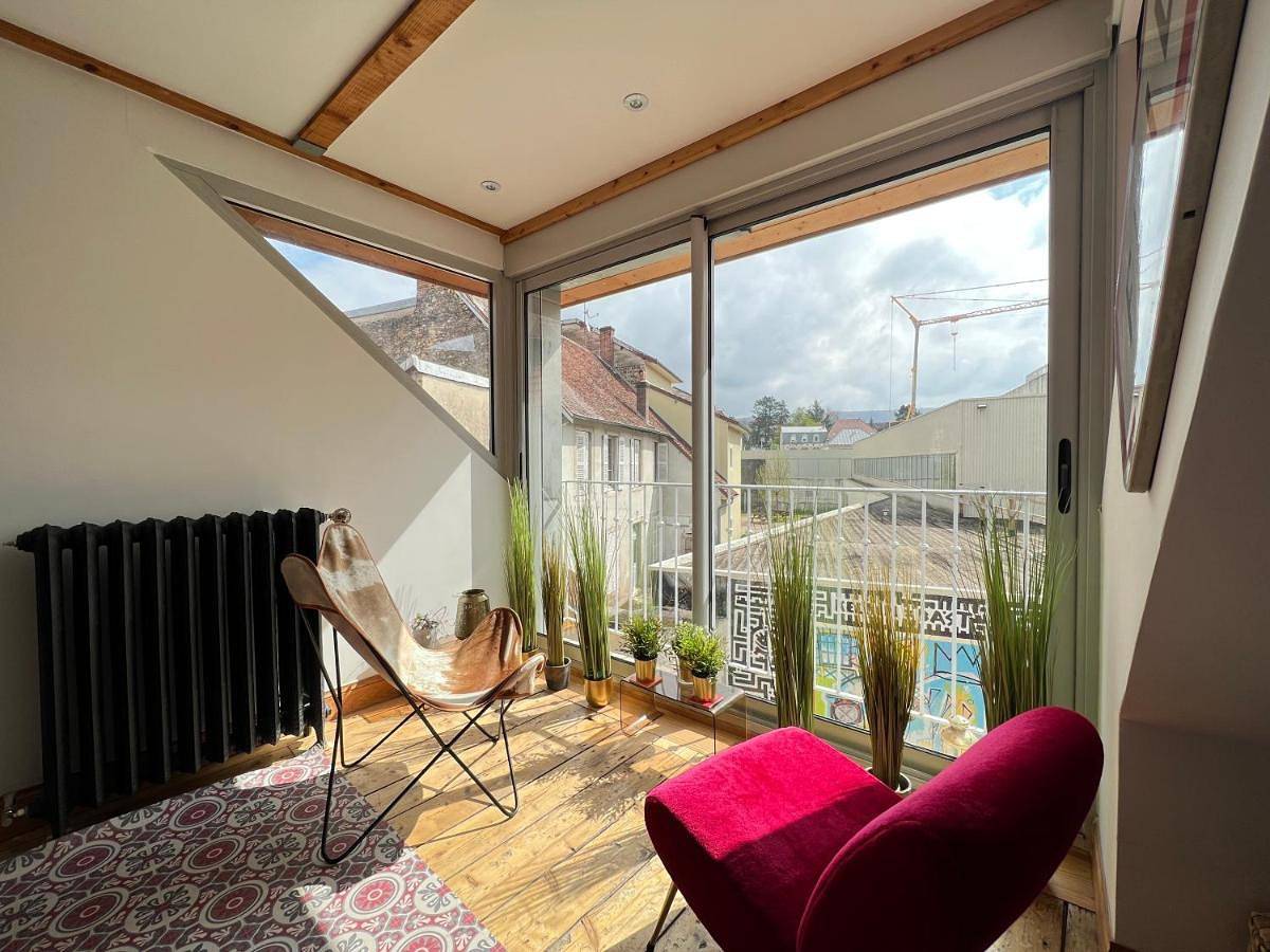 Appartement entier, Two-Bedroom Apartment in Lons-le-Saunier, Jura