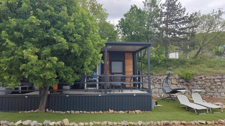 Camping pour 4 personnes, avec piscine ainsi que terrasse et vue, animaux acceptés à Klenovica - 3