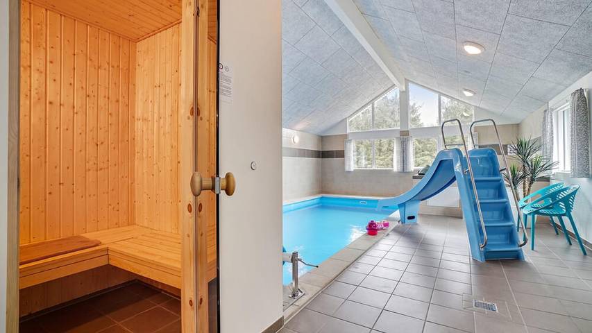 Ferienhaus für 30 Personen, mit Terrasse und Garten sowie Sauna in Hostrup Strand - 4