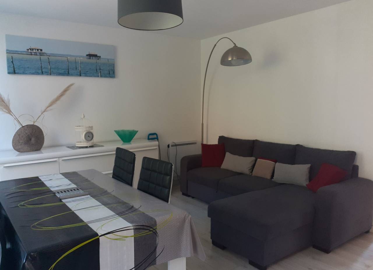 Appartement entier, Appartement situé en ville, à 800 m des Thermes in Jonzac, Région de Jonzac