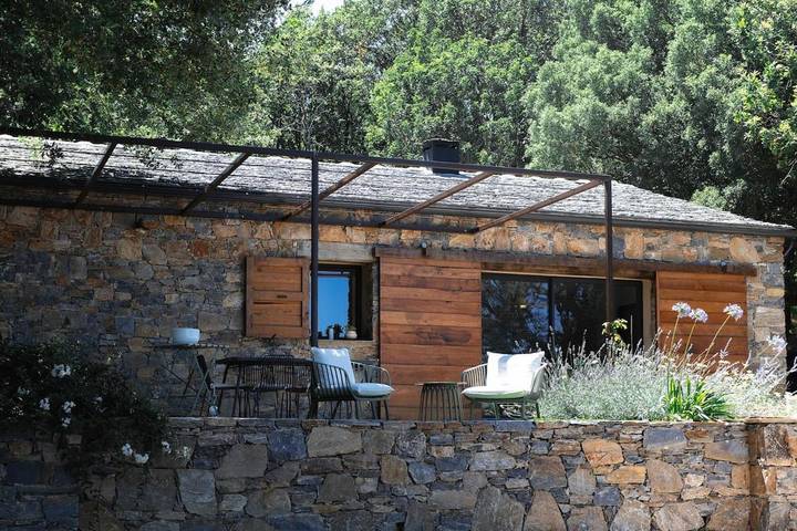 Location de vacances pour 6 personnes, avec Terrasse et Jardin ainsi que Piscine et Vue à Vallecalle