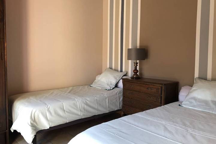 Gîte pour 6 personnes, avec jardin ainsi que piscine et terrasse à Simeyrols - 4