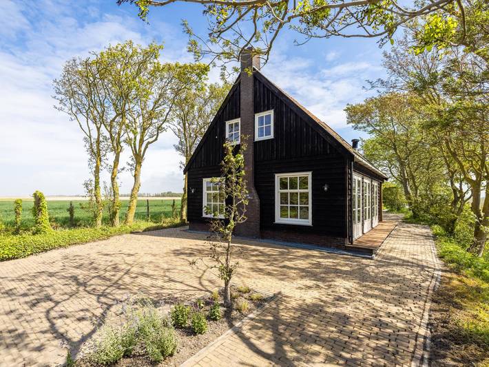 Ferienhaus für 16 Personen, mit Whirlpool und Terrasse sowie Garten in Friesland