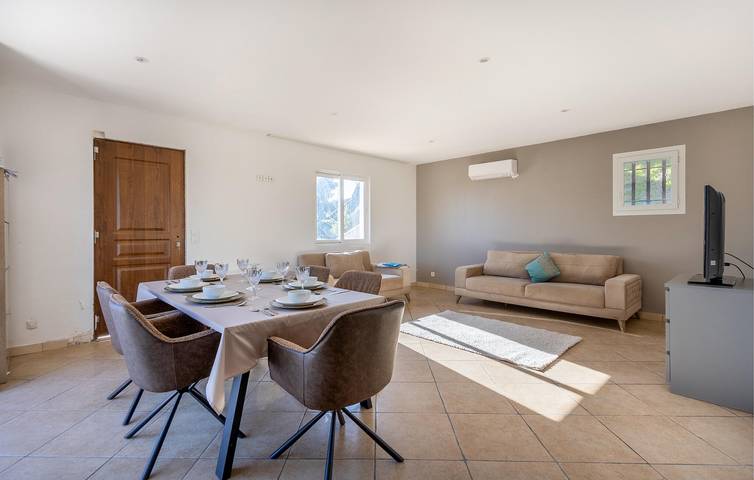 Gîte pour 6 personnes, avec jardin à Le Luc - 4