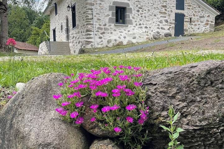 Location de vacances pour 4 personnes, avec Jardin à Vézac (Cantal)