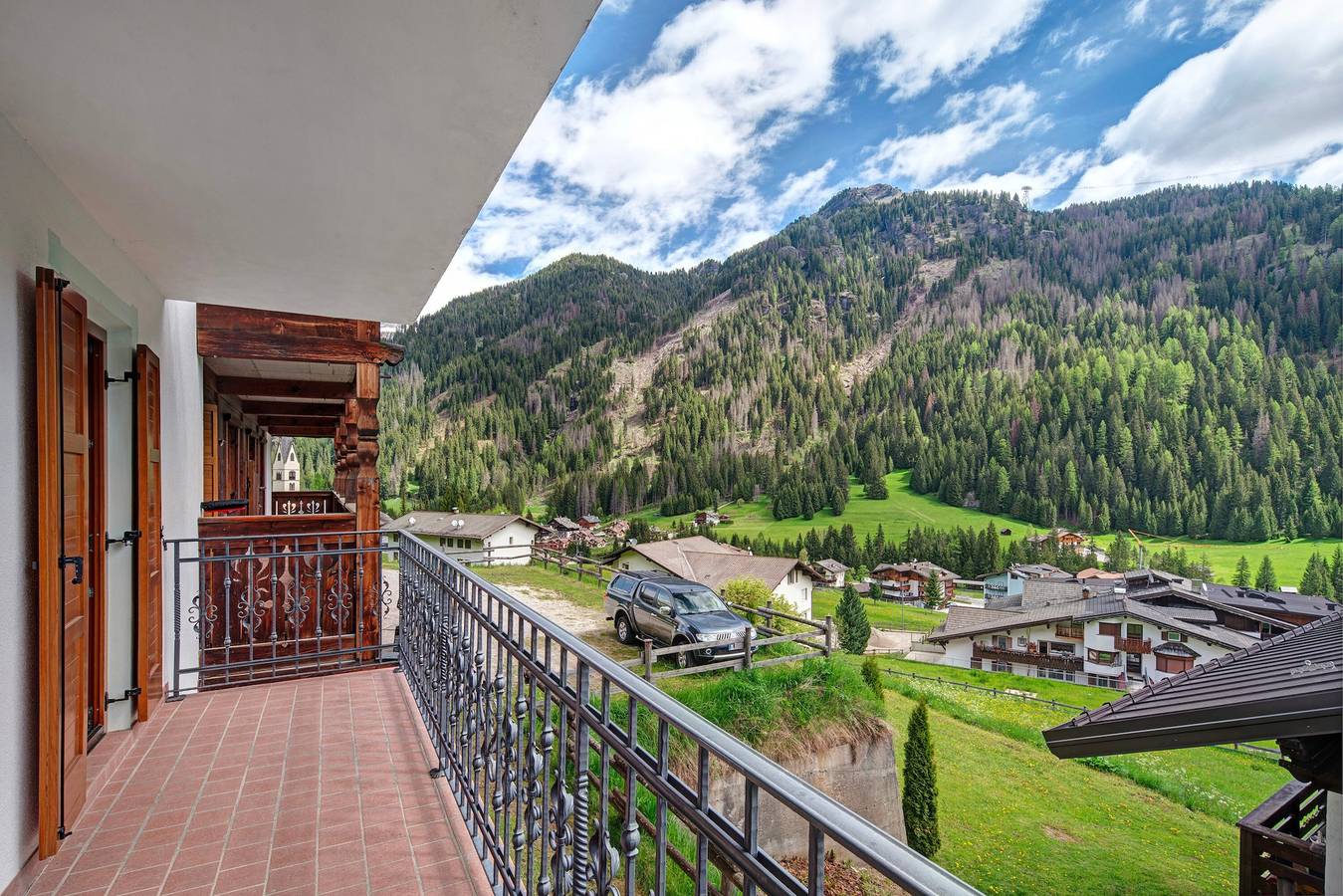 Appartamento intero, Appartamento 'App Camilla - Piano Terra' con vista sulle montagne e balcone in Alba (Canazei), Canazei