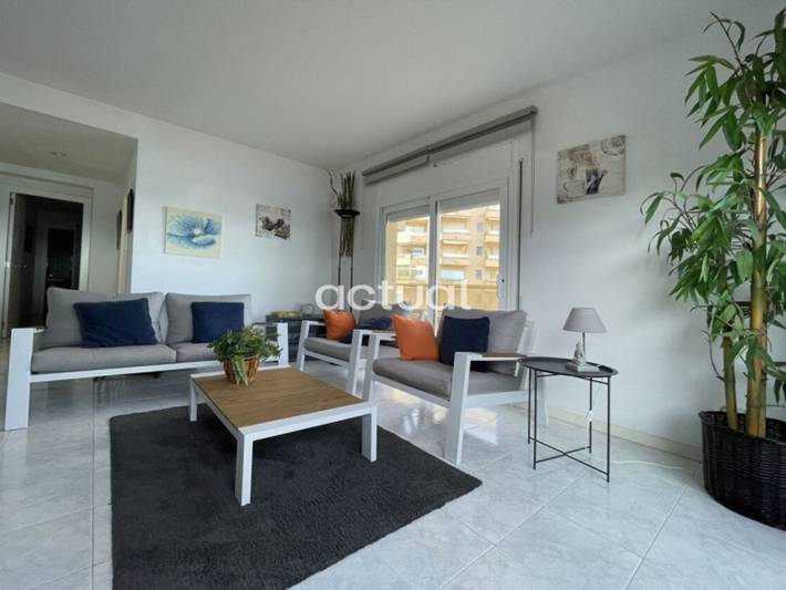 Apartamento entero, Apartamento renovado frente al mar, 2 habitaciones, aire acondicionado, parking in Platja d'Aro, Costa Brava
