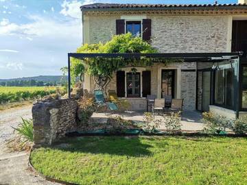 Gîte pour 4 personnes, avec terrasse à Uchaux