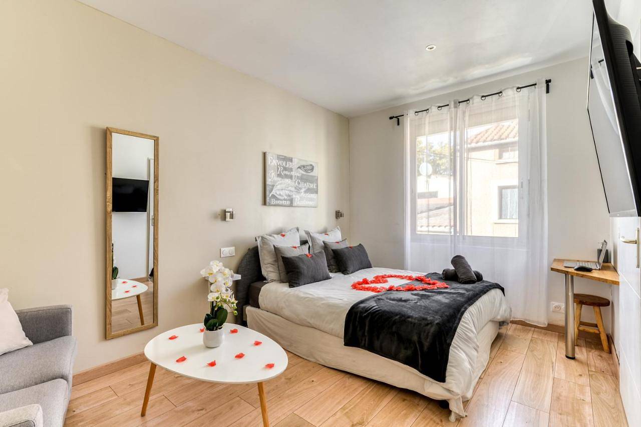 Comfort Triple Room with Shower in Narbonne, Côte méditerranéenne (France)