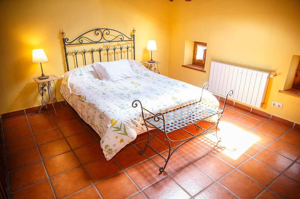 In the house the Corco you can enjoy a terrace with barbecue and front yard in Horcajuelo de la Sierra, Madrid Province