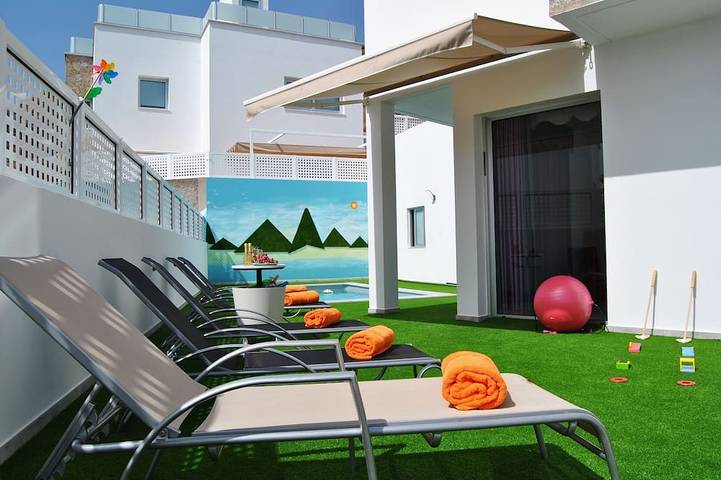 Villa voor 19 personen, met tuin en whirlpool in Pueblo de Tauro
