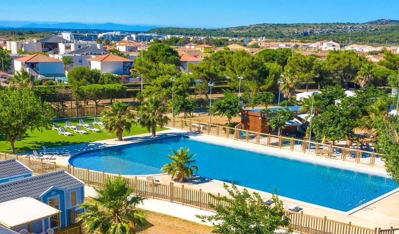 Camping pour 5 personnes, avec jardin et vue ainsi que piscine et bassin pour enfant à Port-la-Nouvelle - 3
