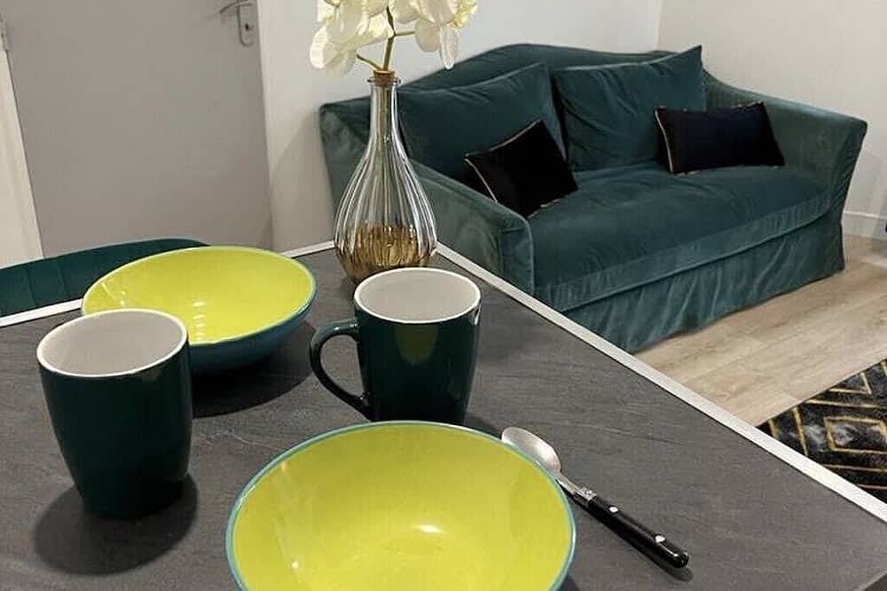 Entire apartment, Lovely newly renovated T2 apartment, 3mns walk from the station in Alès, Cévennes