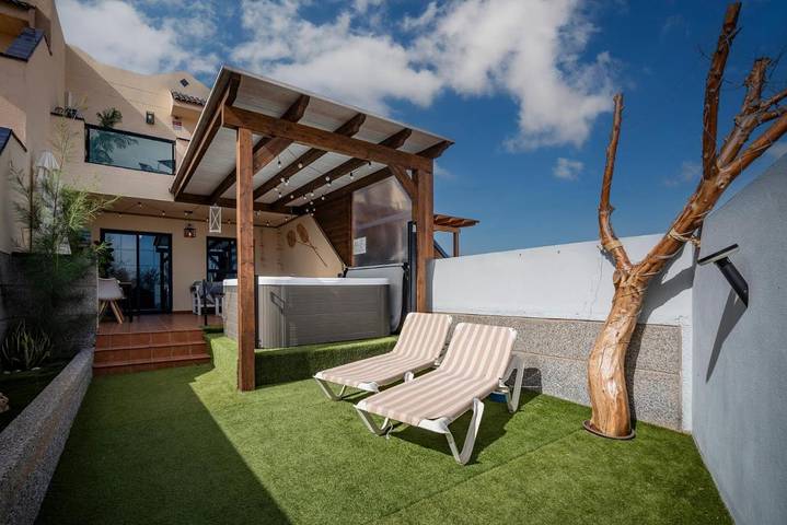 Location de vacances pour 5 personnes, avec vue sur le lac ainsi que vue et terrasse à La Lajita