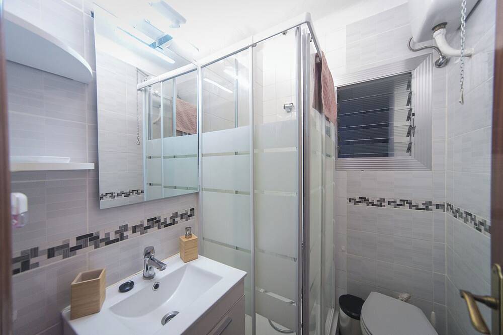 Apartamento entero, Cómodo y luminoso en Cornellá (Barcelona) in Cornellá de Llobregat, Bajo Llobregat
