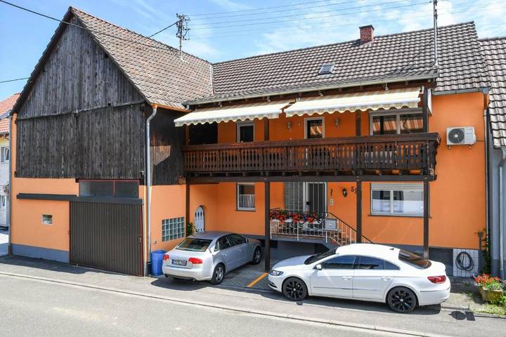 Ferienwohnung für 5 Personen, mit Balkon und Terrasse sowie Ausblick in Europa-Park