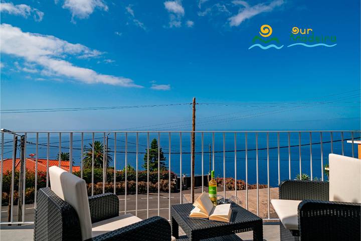 Beautiful Modern Villa in Calheta – Calhetascape in Estreito da Calheta, Madeira