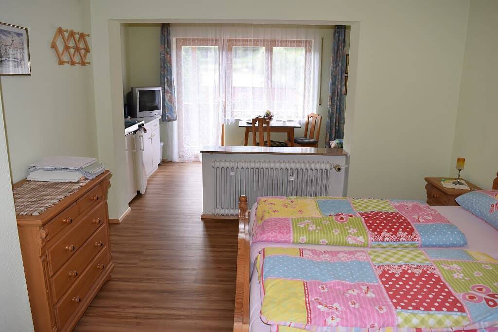 Landgasthof Peterhof - Dreibett-Zimmer in Etzelwang, Ostbayern