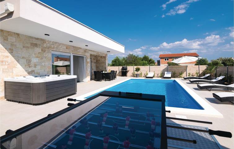 Gemütliche 2-Zimmer-Wohnung mit Meerblick, Pool und Terrasse, 500 m vom Strand entfernt in Sukosan, Zadar