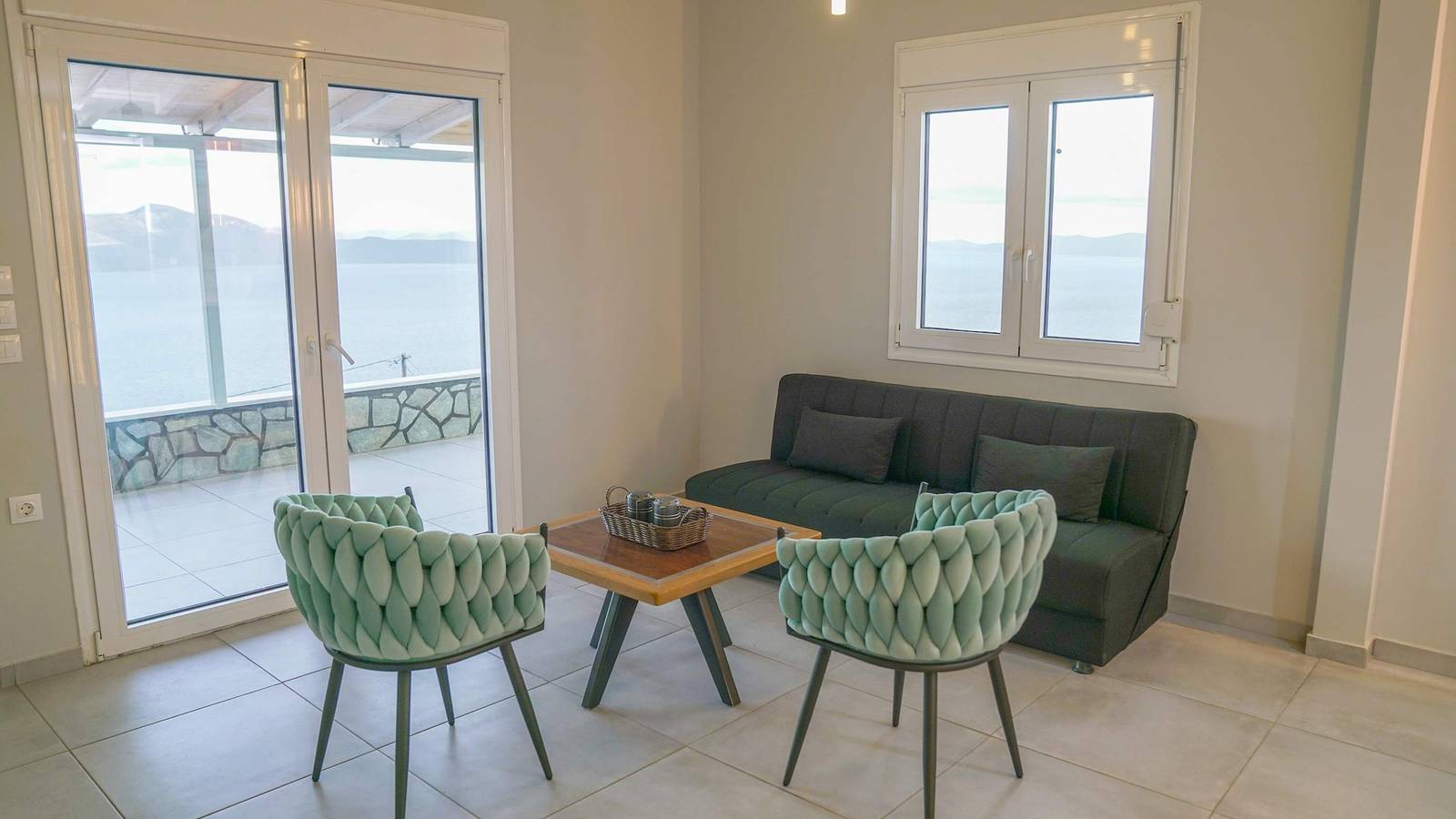 Ganze Wohnung, Ferienwohnung für 5 Personen mit Balkon/Terrasse in Euböa