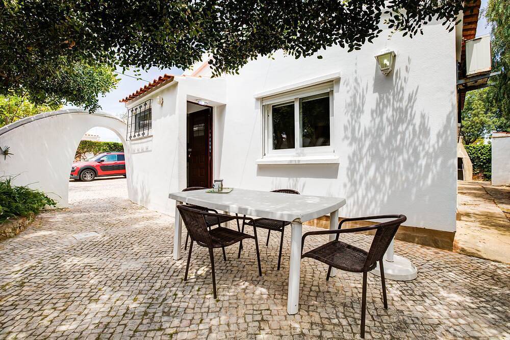 Geheel appartement, Three studio apartments & private pool in tranquil garden in Carvoeiro 49803/Al in Carvoeiro, Lagoa