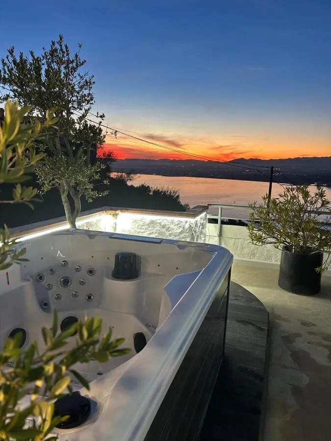 Apartamento de vacaciones para 8 personas, con piscina y vistas además de jardín y sauna - 1