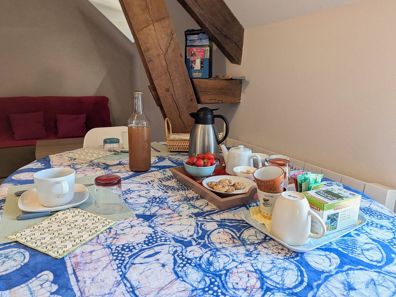 Room for 2 with private bathroom and breakfast included in Gidy, Loire Valley