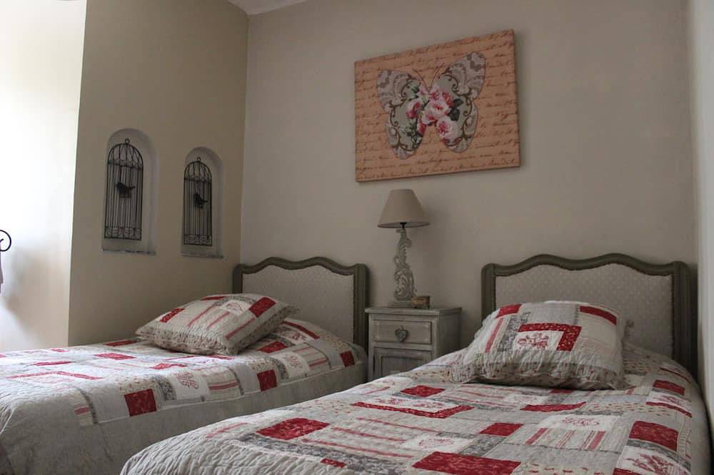 Atypical house in the south of Provence near Avignon, 4 persons in Carpentras, Vaucluse