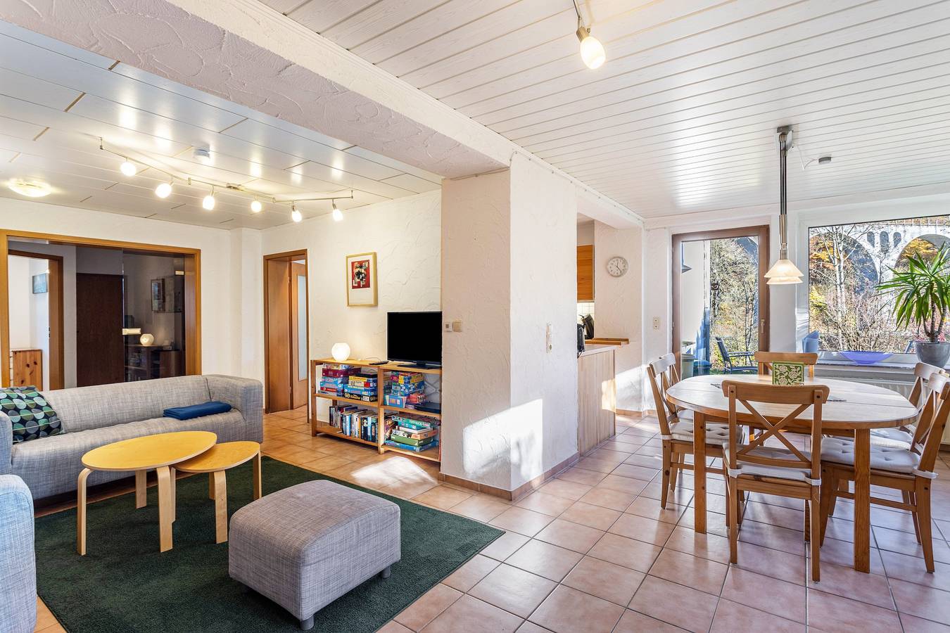Ganze Wohnung, Haus Sonneck - Fewo 5' mit Bergblick, privater Terrasse und Wi-Fi in Willingen, die Mittelgebirge