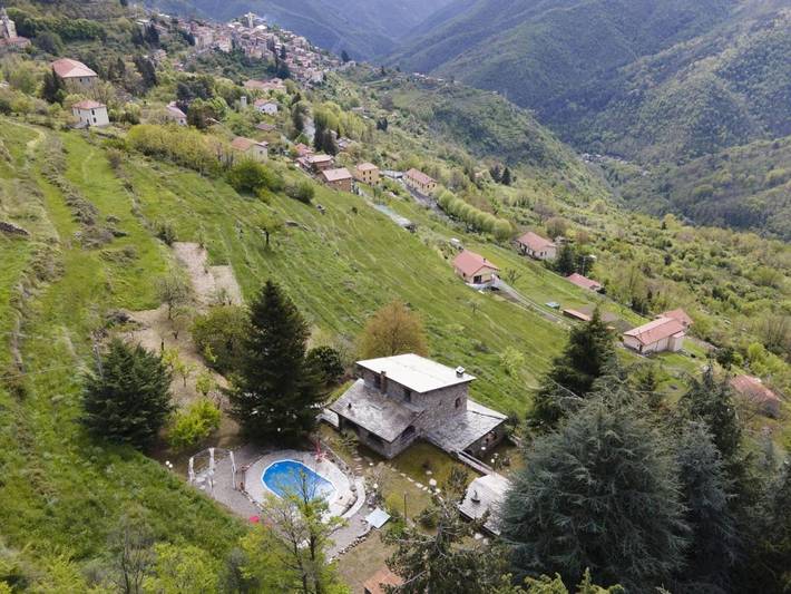 Location de vacances pour 6 personnes, avec piscine ainsi que balcon et jardin à Triora - 3
