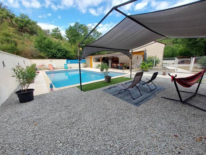 Appartement de vacances pour 2 personnes, avec piscine ainsi que jardin et vue