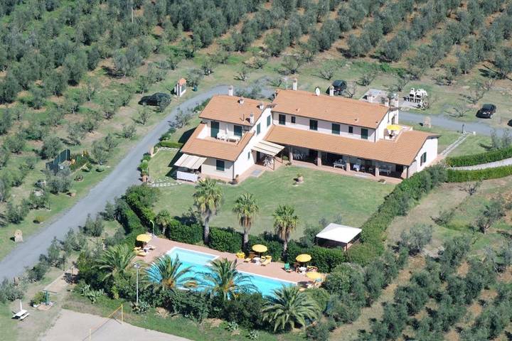 Ferienhaus für 5 Personen, mit Pool und Garten sowie Ausblick und Kinderpool in Cecina