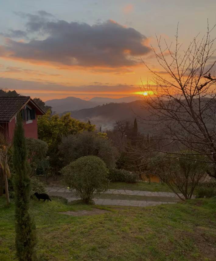 Entire apartment, Apartment 'Gipsy Rose - Pink Rose' with Mountain View, Shared Garden and Wi-Fi in Sarzana, Natural Park of Montemarcello-Magra-Vara