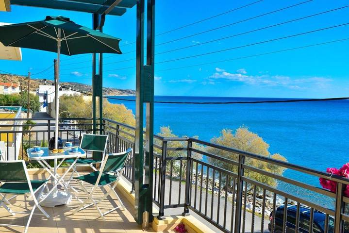 Location de vacances pour 6 personnes, avec jardin et vue dans Keratokambos