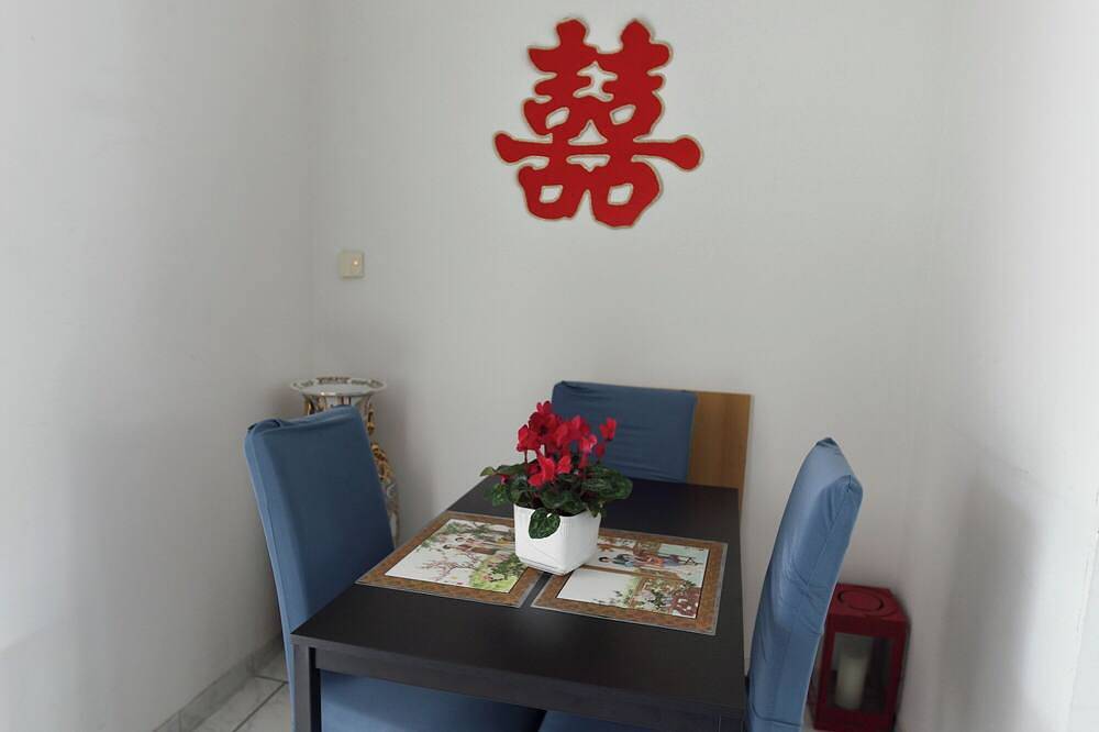 Ganze Wohnung, City-Apartment 1 - Direkt an der Fußgängerzone und dem Schlosspark Brühl gelegen in Phantasialand, Brühl