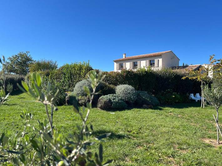 Villa pour 9 personnes, avec Balcon et Terrasse ainsi que Jardin et Piscine à Lacoste