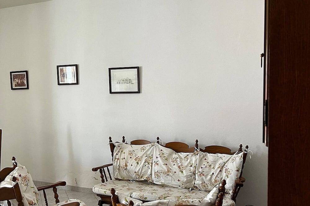 Beautiful and well-kept apartment, 2 kilometers from the beach. Ideal for 4 - 5 people. in Cabras, Stagno di Càbras