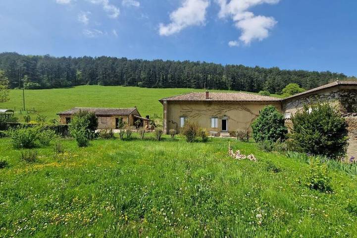 Location de vacances pour 6 personnes, avec jardin à Meillonnas