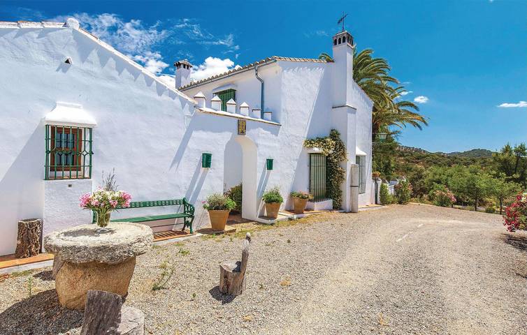 Cozy Apartment with Pool and River Views in Zufre, Sierra de Aracena y Picos de Aroche