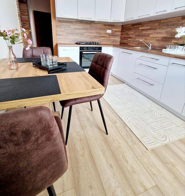 Gîte pour 2 personnes, avec balcon et vue à Prievidza