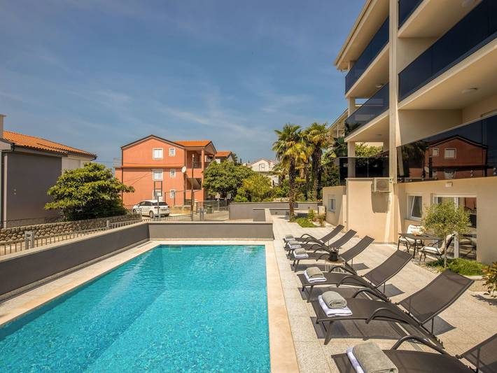 Ferienwohnung für 6 Personen, mit Pool und Garten in Crikvenica