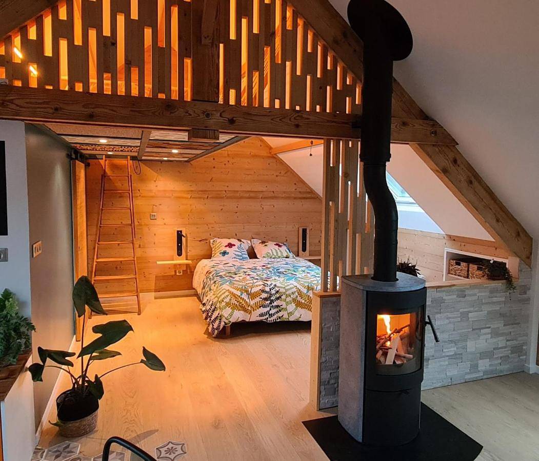 Appartement entier, Gîte des Vernet - Loft chaleureux entre lacs et montagnes in Boussy, Région d'Annecy