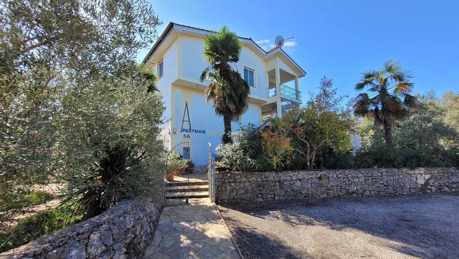 Ganze Wohnung, Wohnung Ljubica 4 im zweiten Stock in Malinska-Dubašnica, Krk