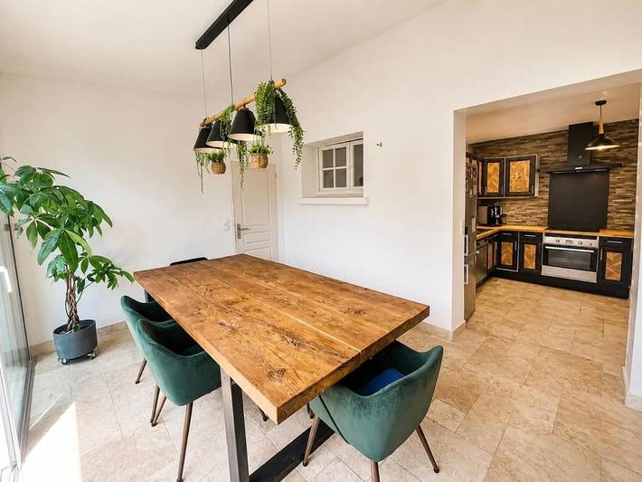 Location de vacances pour 8 personnes, avec Terrasse et Jardin à Frouzins