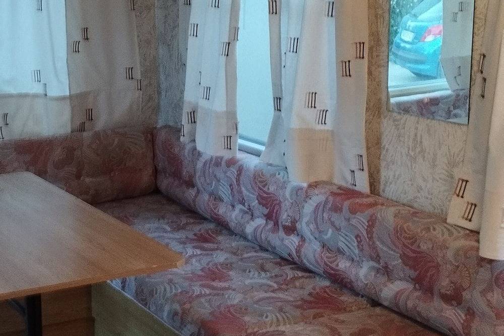 Mobil home climatisé 2 chambres + terrasse et piscine in Barjac, Région d'Alès