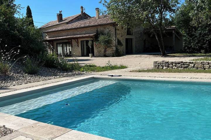 Maison de vacances pour 10 personnes, avec terrasse ainsi que jardin et piscine